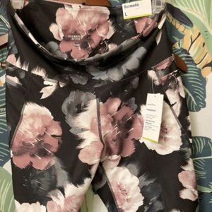 Old Navy Active Go-Dry High Rise Bermuda shorts size Large, black floral